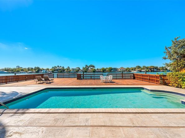 1690 Daytonia Rd, Miami Beach FL 33141