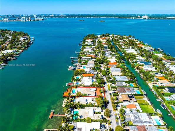 1690 Daytonia Rd, Miami Beach FL 33141