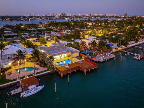 1690 Daytonia Rd, Miami Beach FL 33141