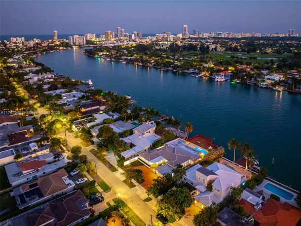 1690 Daytonia Rd, Miami Beach FL 33141