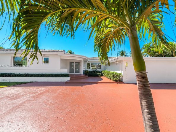 1690 Daytonia Rd, Miami Beach FL 33141