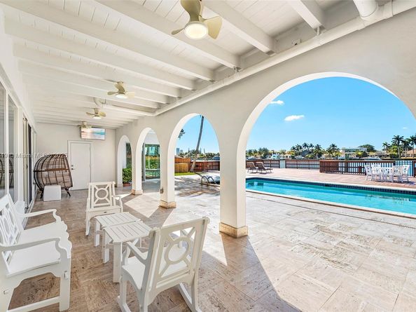 1690 Daytonia Rd, Miami Beach FL 33141