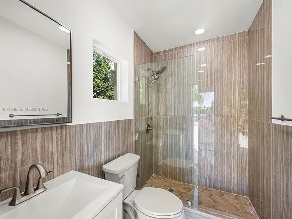 1690 Daytonia Rd, Miami Beach FL 33141