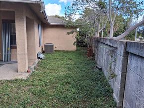 158 SW 5th St, Deerfield Beach FL 33441