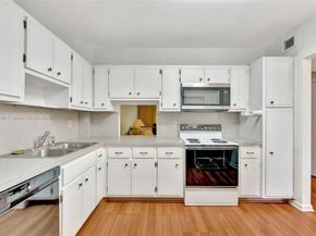 6751 Cypress Rd 306, Plantation FL 33317