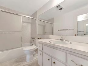 6751 Cypress Rd 306, Plantation FL 33317