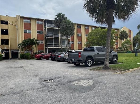 3610 NW 21st St 413, Lauderdale Lakes FL 33311