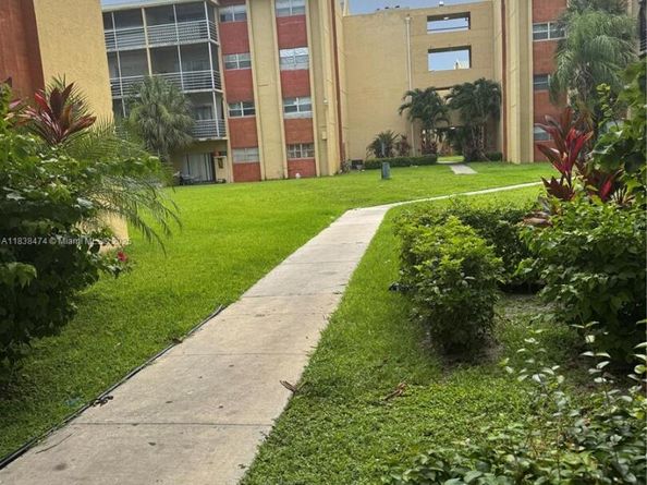 3610 NW 21st St 413, Lauderdale Lakes FL 33311