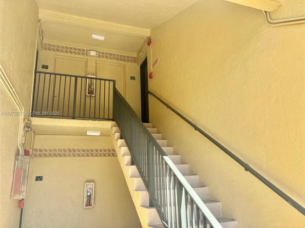 18324 NW 68th Ave H, Hialeah FL 33015