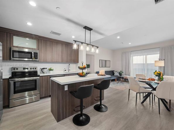 1938 Jackson St 306, Hollywood FL 33020