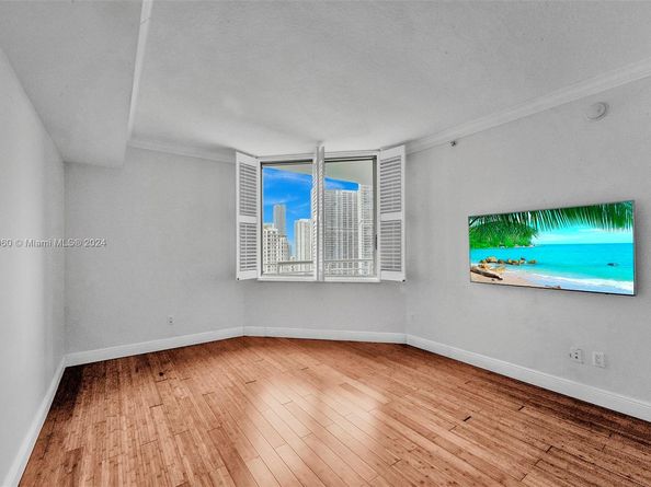 325 S Biscayne Blvd 3521, Miami FL 33131