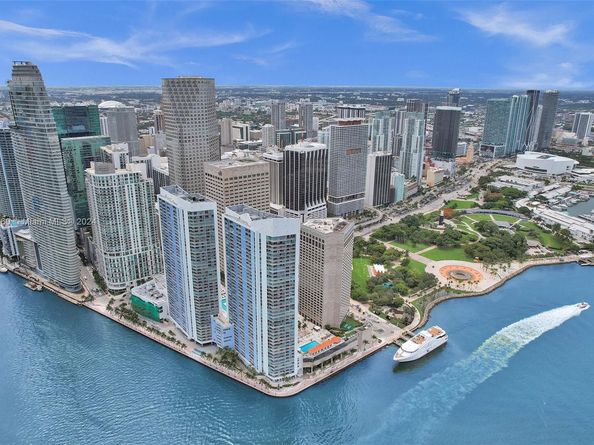 325 S Biscayne Blvd 3521, Miami FL 33131