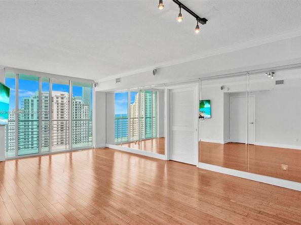325 S Biscayne Blvd 3521, Miami FL 33131