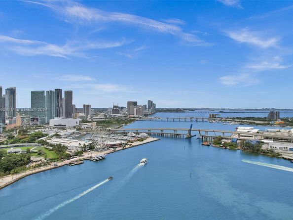 325 S Biscayne Blvd 3521, Miami FL 33131