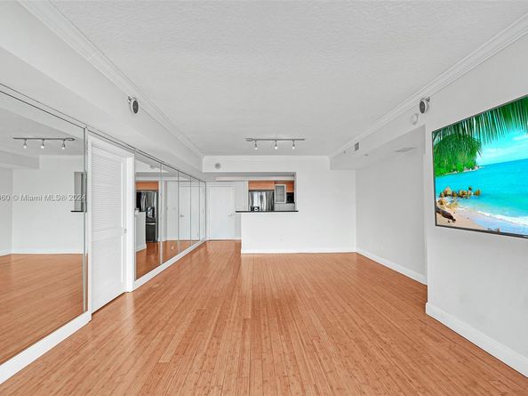 325 S Biscayne Blvd 3521, Miami FL 33131