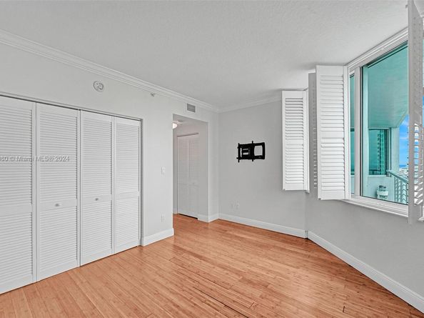 325 S Biscayne Blvd 3521, Miami FL 33131