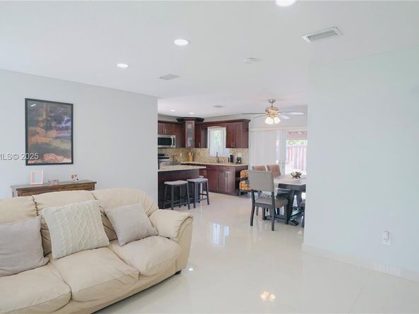 25260 SW 124th Pl, Homestead FL 33032