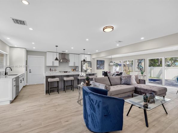1421 SE 10th St, Deerfield Beach FL 33441