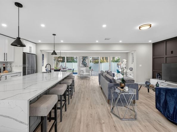 1421 SE 10th St, Deerfield Beach FL 33441
