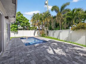 1421 SE 10th St, Deerfield Beach FL 33441