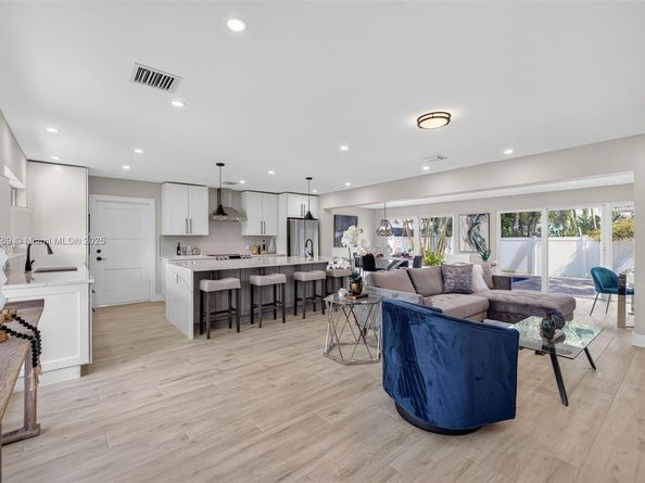 1421 SE 10th St, Deerfield Beach FL 33441