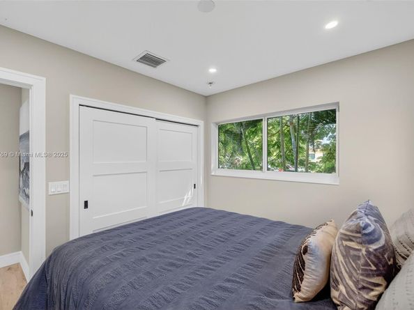 1421 SE 10th St, Deerfield Beach FL 33441