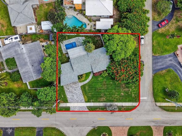 1421 SE 10th St, Deerfield Beach FL 33441