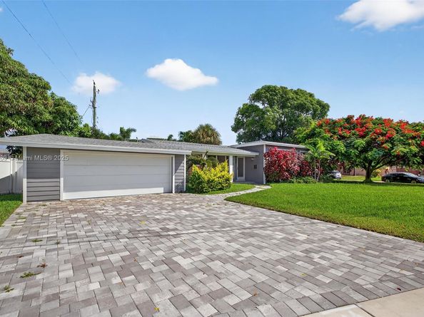 1421 SE 10th St, Deerfield Beach FL 33441