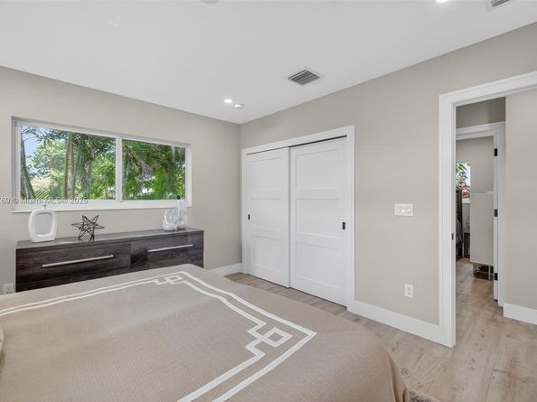1421 SE 10th St, Deerfield Beach FL 33441