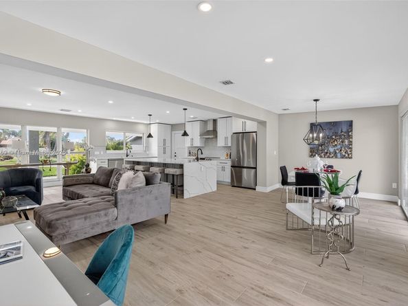 1421 SE 10th St, Deerfield Beach FL 33441