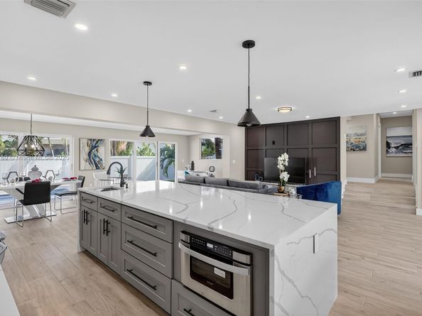 1421 SE 10th St, Deerfield Beach FL 33441