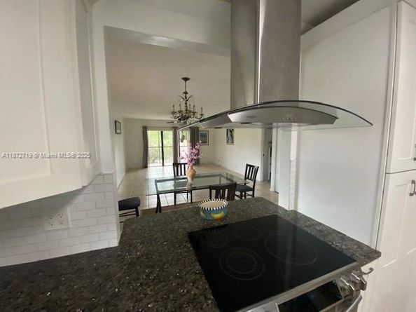 437 Lakeview Dr 201, Weston FL 33326