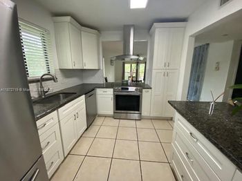 437 Lakeview Dr