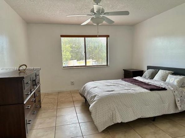 437 Lakeview Dr 201, Weston FL 33326