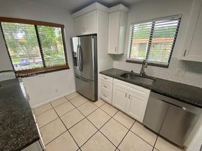 437 Lakeview Dr 201, Weston FL 33326