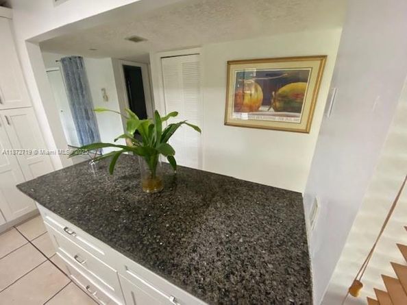 437 Lakeview Dr 201, Weston FL 33326