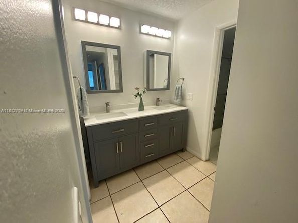 437 Lakeview Dr 201, Weston FL 33326