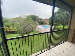 437 Lakeview Dr 201, Weston FL 33326