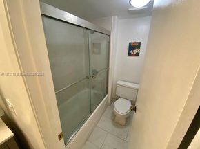437 Lakeview Dr 201, Weston FL 33326