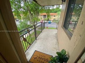 437 Lakeview Dr 201, Weston FL 33326