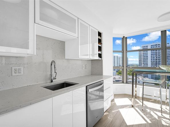 3530 Mystic Pointe Dr 1206, Aventura FL 33180
