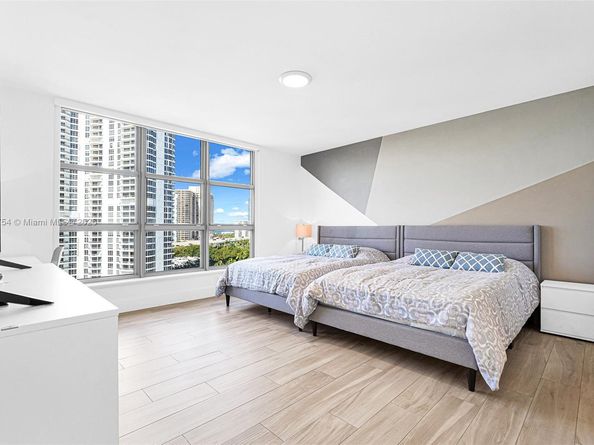 3530 Mystic Pointe Dr 1206, Aventura FL 33180