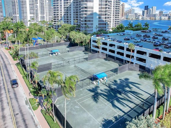 3530 Mystic Pointe Dr 1206, Aventura FL 33180