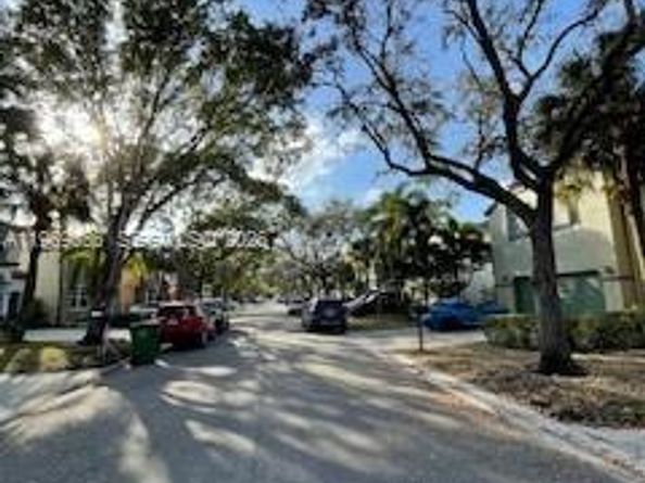 11712 SW 1st St, Coral Springs FL 33071