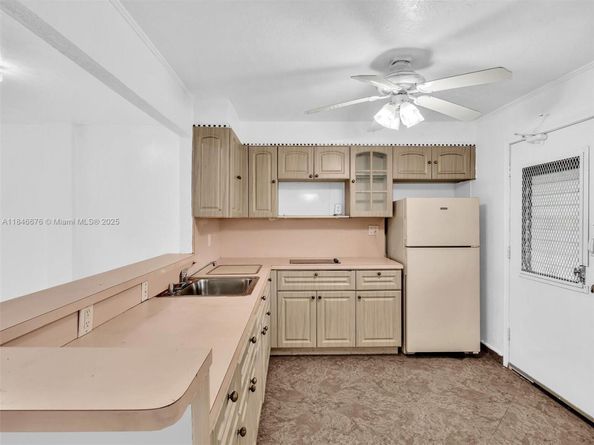 3725 NE 169th St 407, North Miami Beach FL 33160