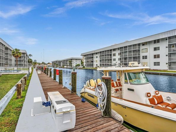 3725 NE 169th St 407, North Miami Beach FL 33160