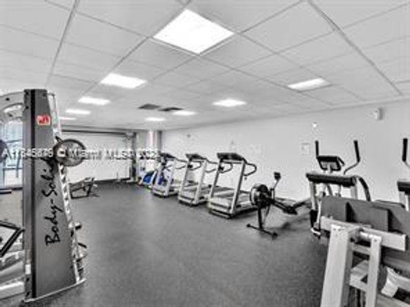 3725 NE 169th St 407, North Miami Beach FL 33160