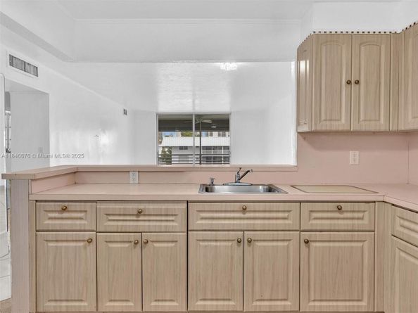 3725 NE 169th St 407, North Miami Beach FL 33160