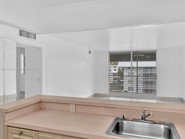 3725 NE 169th St 407, North Miami Beach FL 33160