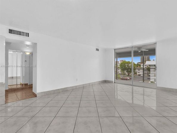 3725 NE 169th St 407, North Miami Beach FL 33160